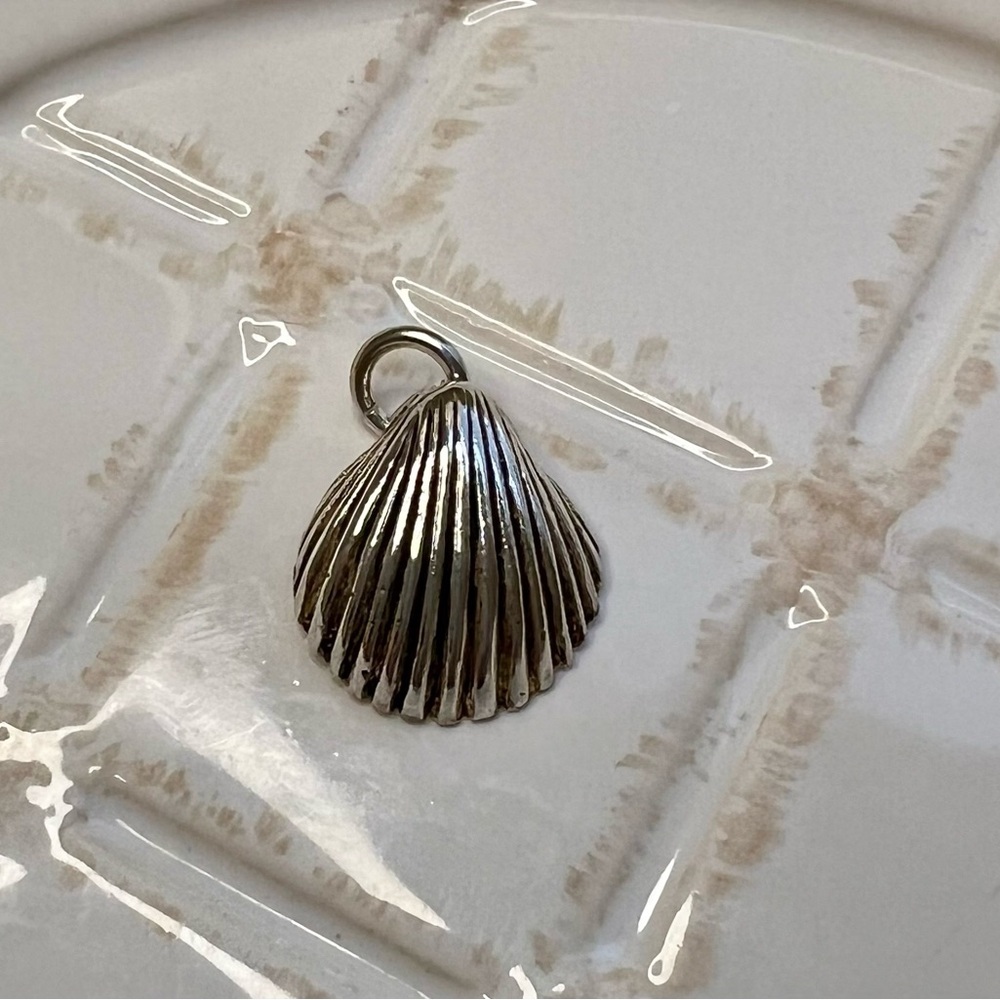Vintage Scallop Shell Charm Pendant – 925 Sterling Silver – Nautical Beach - Picture 2 of 5
